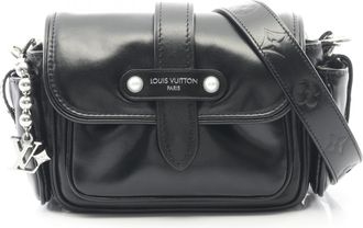 Louis Vuitton Black Leather Shoulder Bag (Pre-Owned)