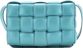 Bottega Veneta Borsa a tracolla Cassette piccola in pelle imbottita con motivo Maxi Intrecciato - Blu