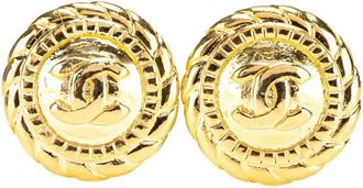 Chanel 1970-1980 Gold Plated CC Button Clip on Earrings costume earrings - women - Gold Plated - One Size