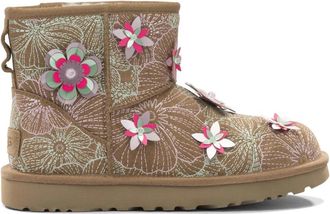UGG Classic Mini Meadow Boot - Dames - Winterlaarzen - Bruin - 41 EU - Wol - Schoenen