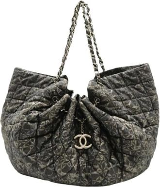 Chanel Pre-owned Bucket Bags, female, Gray, Size: ONE SIZE Pre-owned Vintage Nylon Shoulder Tote