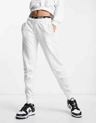 Pantaloni sportivi corti Pantaloncini Da Allenamento Nike SALDI Acquista fino al 20 Stylight