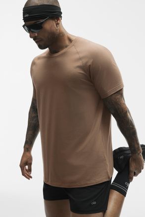 Alo Vapor Crewneck Short Sleeve Top in Java Brown, Size: Medium