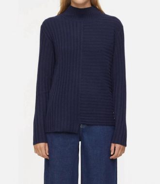 Closed Turtle Neck Pullover In Dark Night