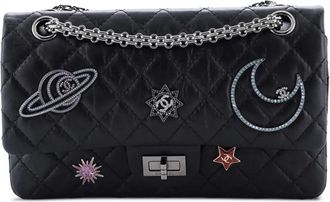 Chanel Space Charms Reissue 2.55 Flap Bag Quilted Aged Calfskin 225 shoulder bag - Zwart