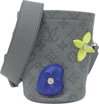 Louis Vuitton Silver Leather Pouch (Pre-Owned)