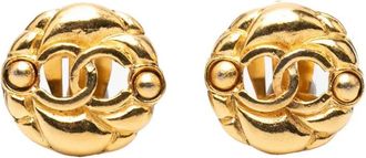Chanel Orecchini tondi CC a clip con placcatura oro 1980-1990