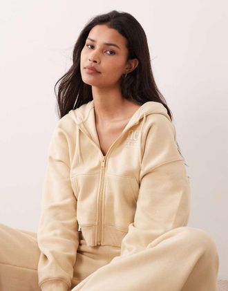 New Balance Reimagined - Pile marrone con zip