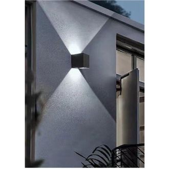 Trade Shop Trade Shop Traesio - Trade Shop - Applique Da Parete Nero 22 Watt Per Esterno Doppia Emissione Luminosa Ip65 Es66