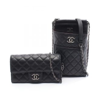 Chanel Black Leather Shoulder Bag (Pre-Owned)