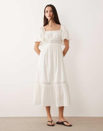 New Look Vestito midi color crema con scollo squadrato in plumetis alluncinetto-Bianco