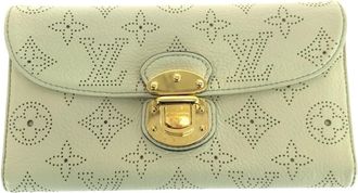 Louis Vuitton Ivory Off-White Mahina Leather Middle Wallet (Tri-Fold) (Pre-Owned)