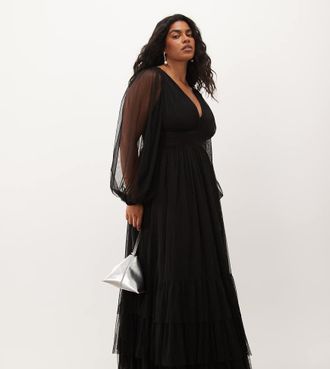Lace & Beads Plus abito lungo a strati in tulle nero con maniche trasparenti e scollo profondo per damigelle donore