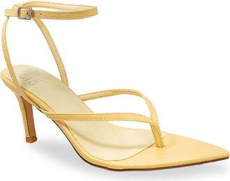 Chase + Chloe by Intouch Footwear Strappy Post Toe Sandal in Yellow Croc at Nordstrom Rack, Size 6.5
