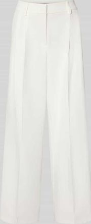 Christian Berg Wide Fit Stoffhose mit B&uuml;gelfalten in Ecru, Gr&ouml;&szlig;e 34