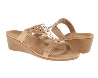 Vionic Womens Maggie Sandals In Camel Patent