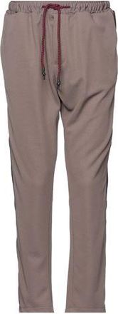 Out / Fit BOTTOMWEAR - Trousers sur YOOX.COM