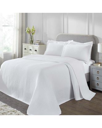 Superior Valencia Reversible Medium Weight Matelasse Bedspread Set