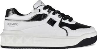 Valentino Garavani One Stud XL Sneakers - Heren - Sneakers - Wit - 41 1/2 EU - Leer - Schoenen