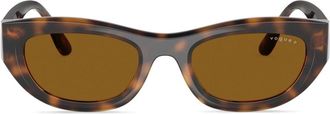 Vogue Eyewear logo-print sunglasses - women - Nylon - 51 - Brown