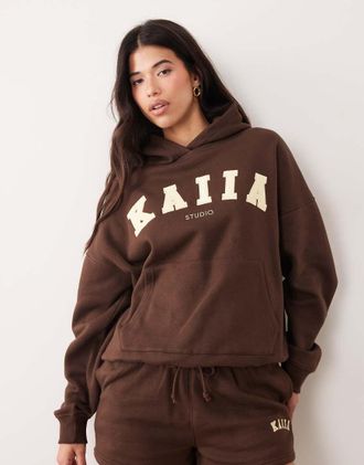 KAIIA Studio - Felpa con cappuccio oversize color cioccolato e limone con logo ricamato in coordinato-Multicolore