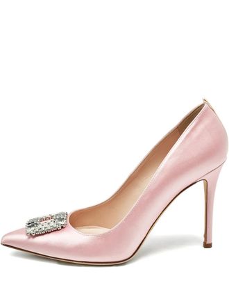 SJP by Sarah Jessica Parker Pre-owned 105 mm satijnen pumps met kristallen gesp - Roze