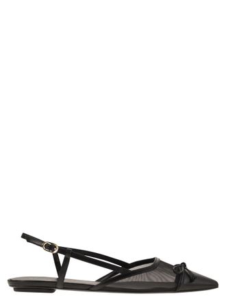 Stuart Weitzman Kitty Leder und transparentes Stoff Slingback