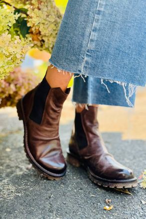 Eric Michael Womens Cruz Boot In Brown