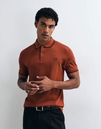 Fred Perry polo con doppio bordo in brandy con bordi navy e verde scuro-Marrone