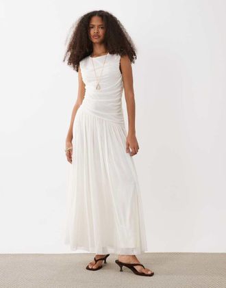 Vero Moda Vestito lungo senza maniche arricciato bianco con vita asimmetrica