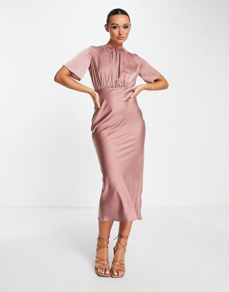 Asos Vestito midi da damigella in raso toffee con maniche con volant e apertura sul retro-Rosa