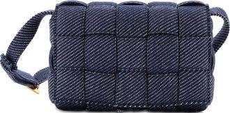 Bottega Veneta Cassette Padded Maxi Intrecciato Denim crossbody bag - Blauw