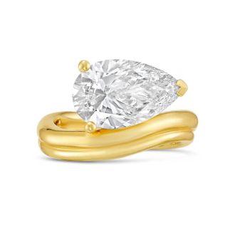 Diana M. Jewels 14kt Yellow Gold Lab grown 3.00 ct pear cut diamond ring with a wavy band