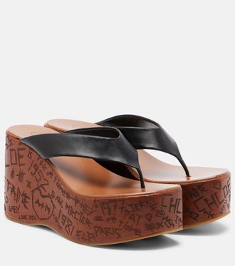 Chlo&eacute; Chlo&eacute; Leather wedge thong sandals