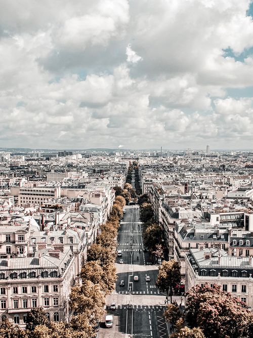 Ein Foto von Paris aus der Vogelperspektive.