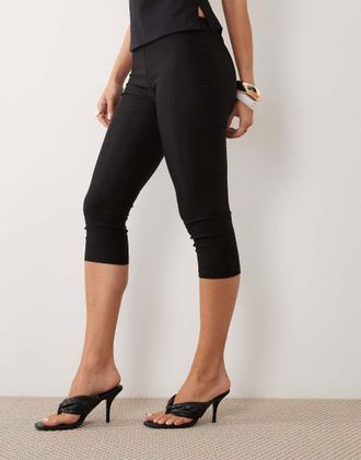 Motel Asla - Pantaloni capri sartoriali elasticizzati neri-Nero