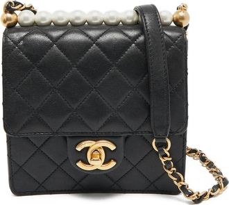 Chanel Borsa a tracolla Pearl in pelle con battente - Nero