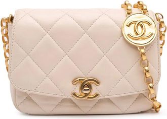 Chanel Borsa a tracolla CC Coin piccola in pelle di agnello trapuntata con battente 2020 - Marrone