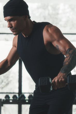 Alo Vapor Muscle Tank Top in Black, Size: Medium