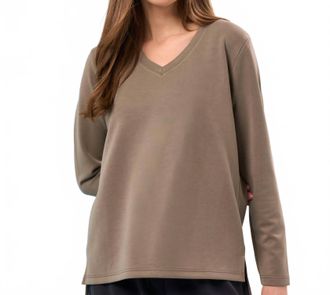 French Kyss Solid V-Neck Top In Army