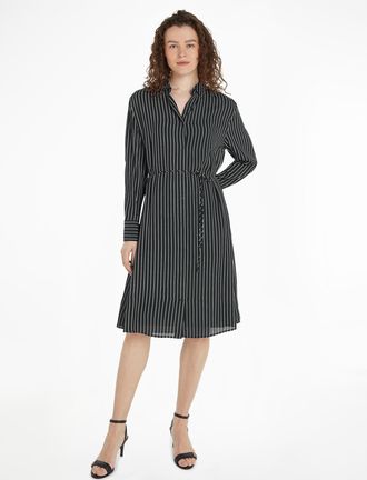 Tommy Hilfiger Blusenkleid »FLUID VISCOSE CREPE KNEE DRESS« mit Logopatch