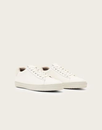 AllSaints Tucker - Sneakers basse in pelle bianche con suola in gomma e logo-Bianco