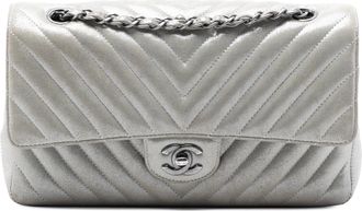 Chanel Womens Pre-owned Medium Classic Chevron Iridescent Lambskin Double Flap - Light Grey Leather - One Size
