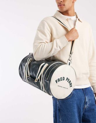 Fred Perry Borsa classica cilindrica verde scuro con logo