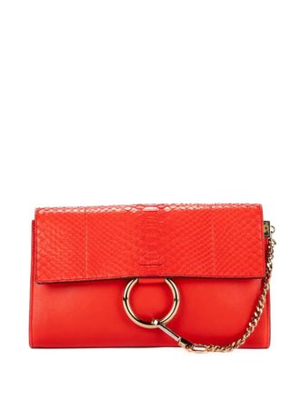 Chlo&eacute; Faye leren clutch met slangen-effect - Rood
