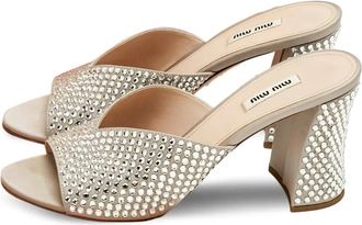 Miu Miu Sandali con tacco e decorazione - Grigio