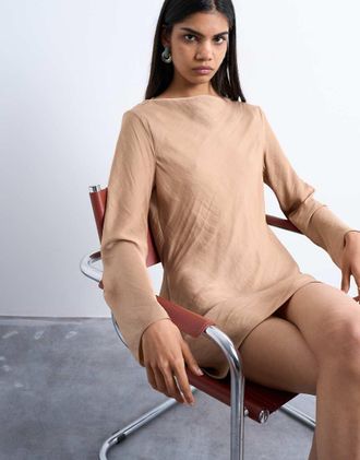 Topshop Vestito corto in raso color caramello con maniche lunghe e schiena scoperta