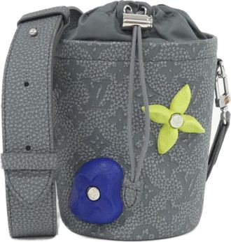 Louis Vuitton Silver Leather Pouch (Pre-Owned)