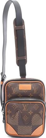 Louis Vuitton x Nigo 2020 Damier Ebene sling tas met monogram - Bruin