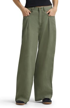 Lee Pleated Slouchy Wide Leg Twill Pants in Mercantile Green at Nordstrom, Size 27